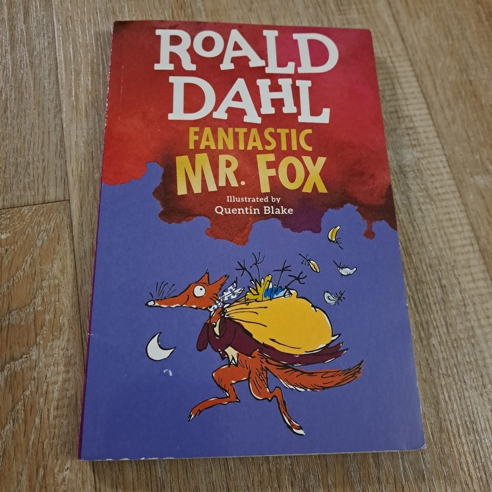 Kid's Book 'Roald Dahl - Fantastic Mr. Fox' (Purple & Red Cover) Used Paperback